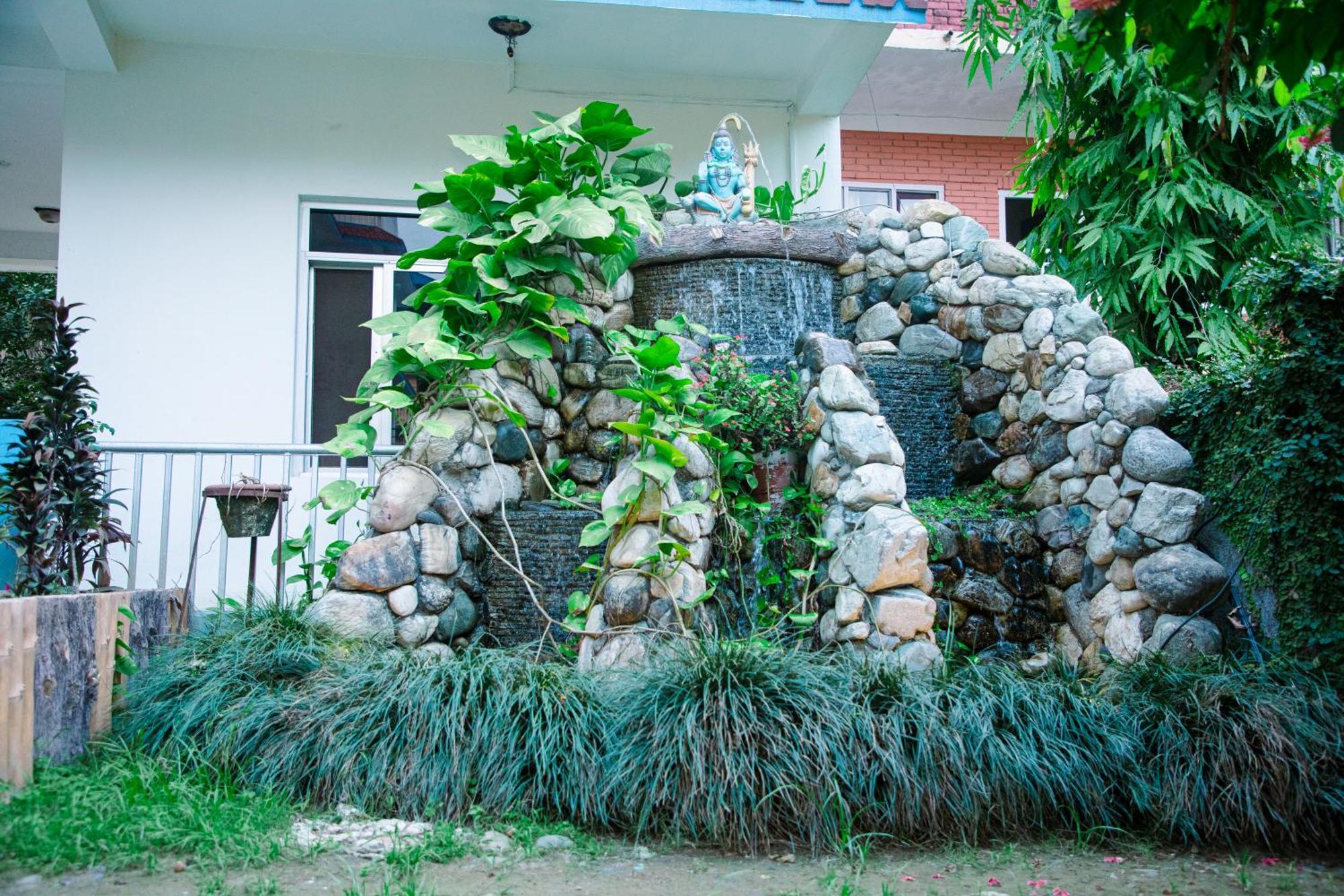 Hotel Shiva'S Dream Sauraha Exterior foto